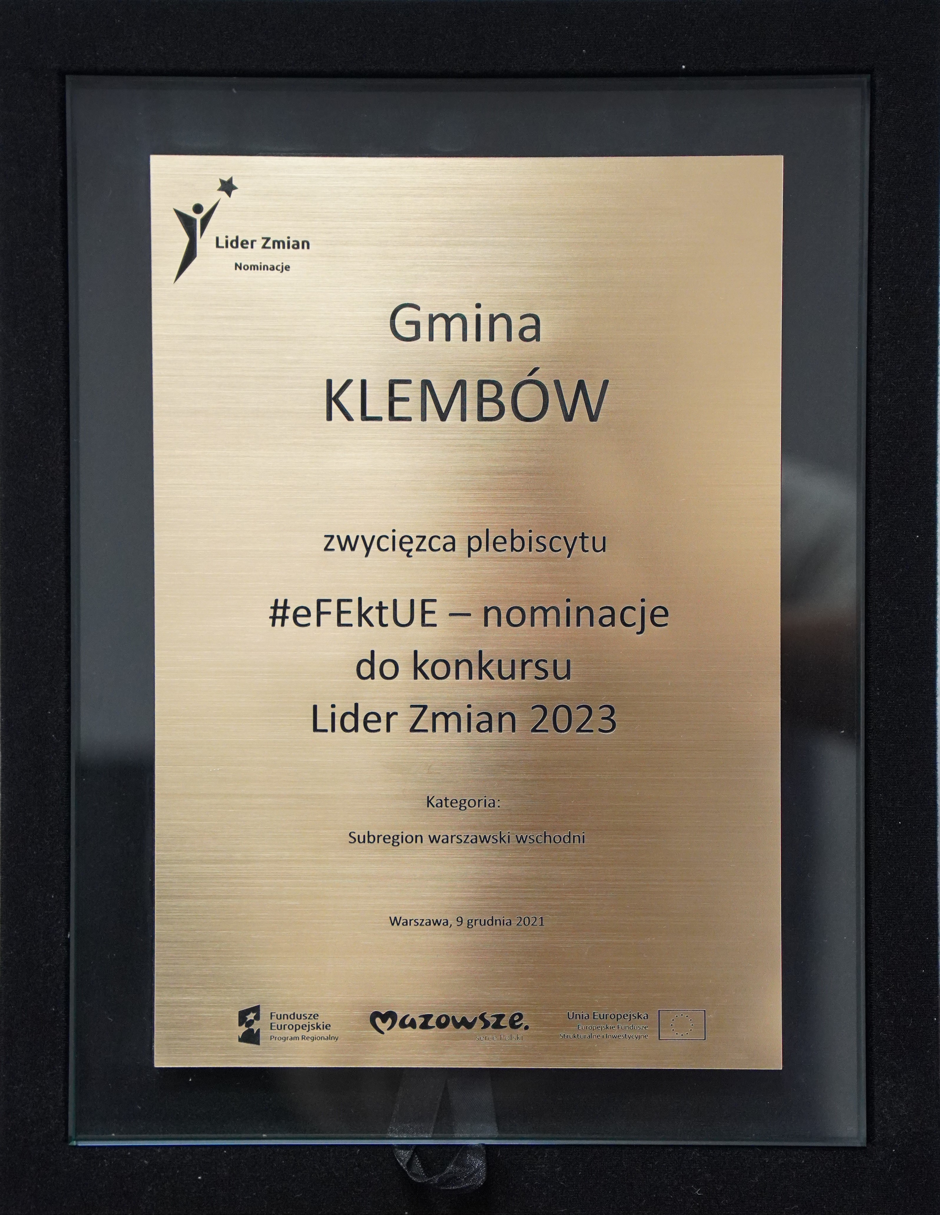 Nagroda w konkursie efektUE - tabliczka pamiątkowa dla Gminy Klembów za zwycięstwo w subregionie warszawskim wschodnim