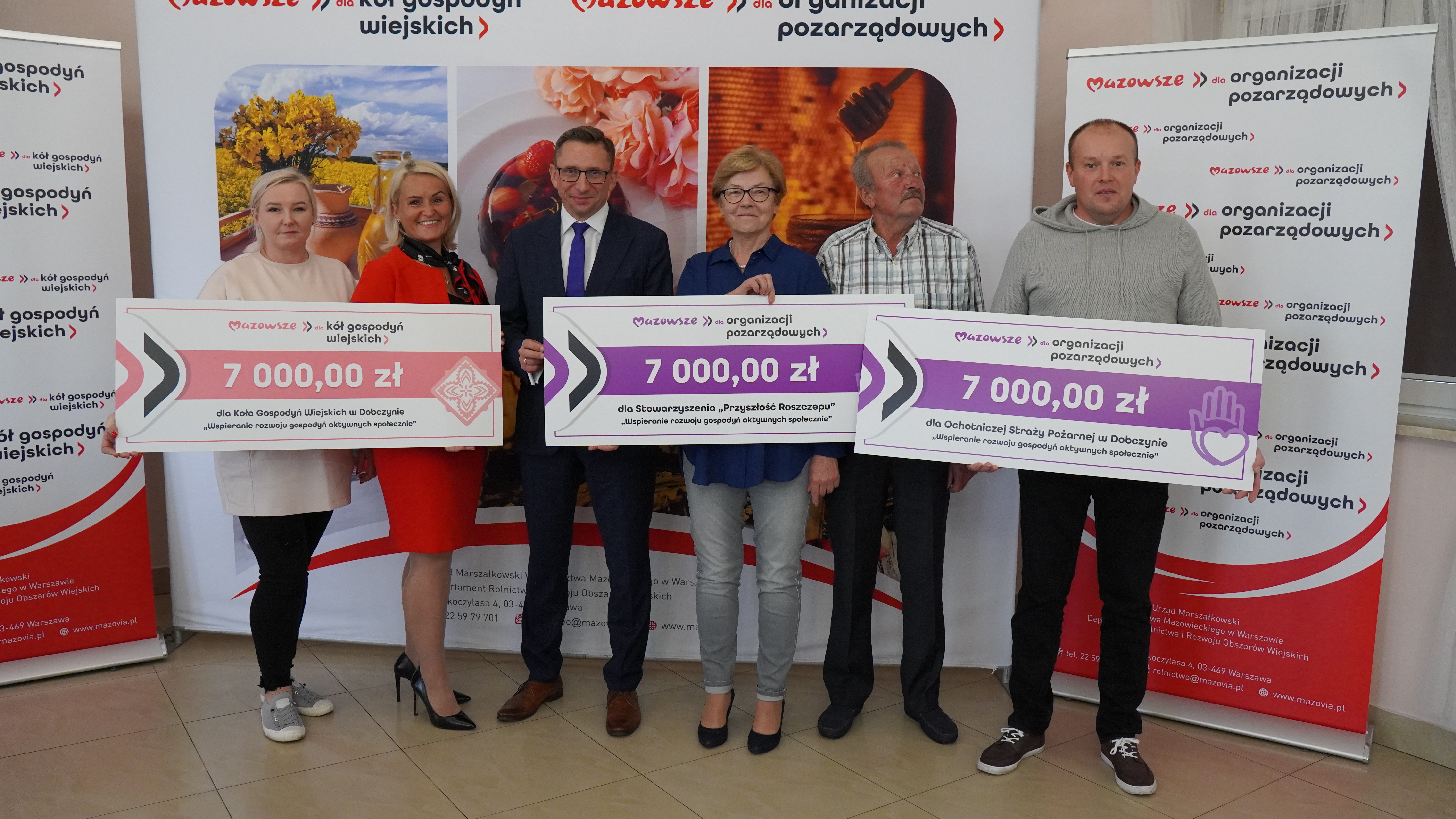Na zdjęciu beneficjenci z gminy Klembów, którzy uzyskali dofinansowanie na realizację projektów: KGW w Dobczynie; OSP Dobczyn oraz Stowarzyszenie Przyszłość Roszczepu