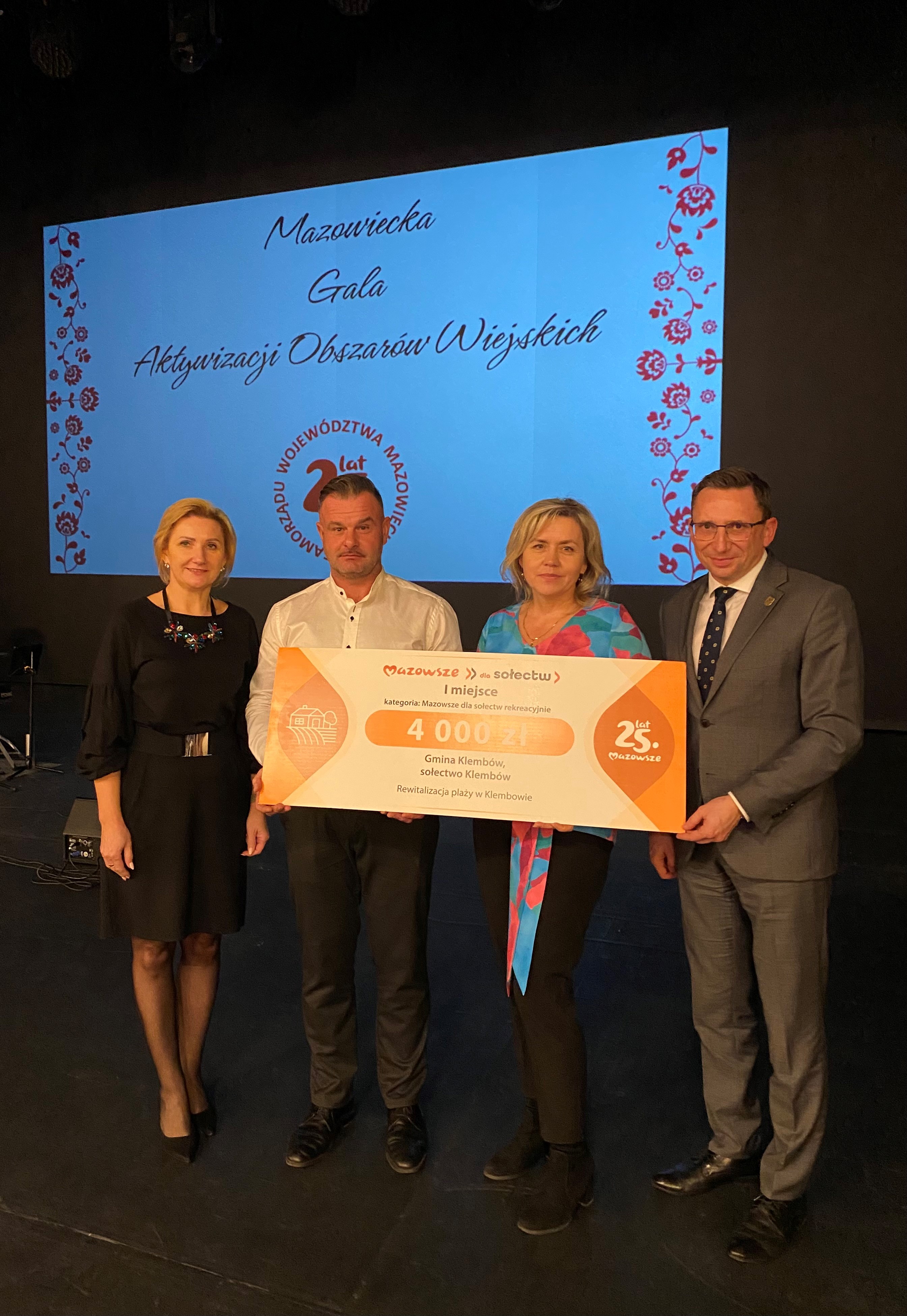 Przewodniczący rady gminy Michał Wąsik, Sołtyska Monika Laskowska, Wójt Rafał Mathiak oraz Sekretarz Agnieszka Sosnowska