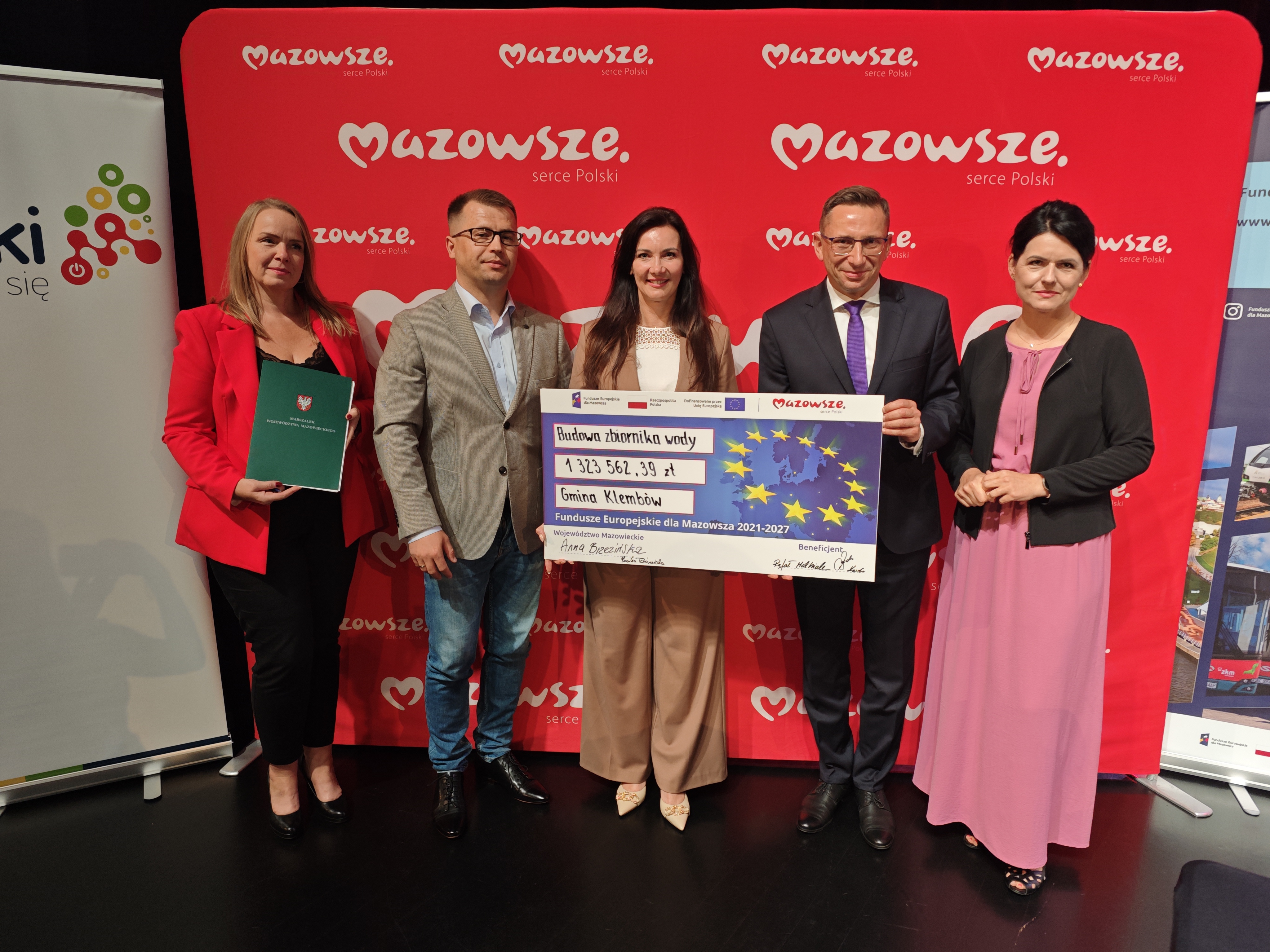 Przekazanie symblicznego czeku dla Gminy Klembów